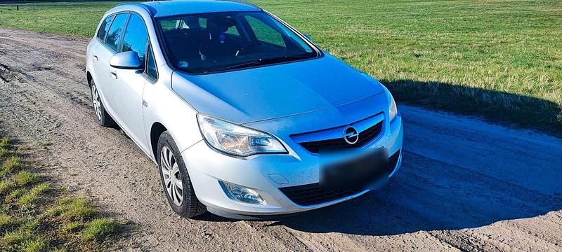 Second-hand Opel Astra 140 CP (102 kW) 2011 Argintiu Break