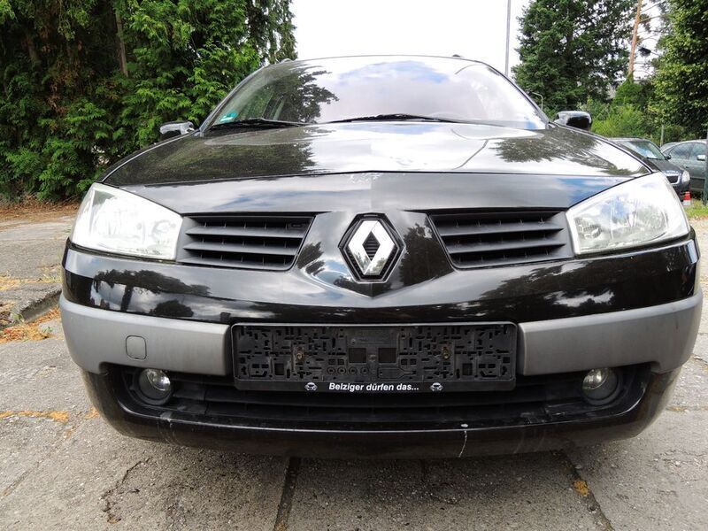Schwarz Gebraucht 2005 Renault Mégane II Authentique Limousine | 1.900 € (Etwas zu teuer) - Bild 1/4