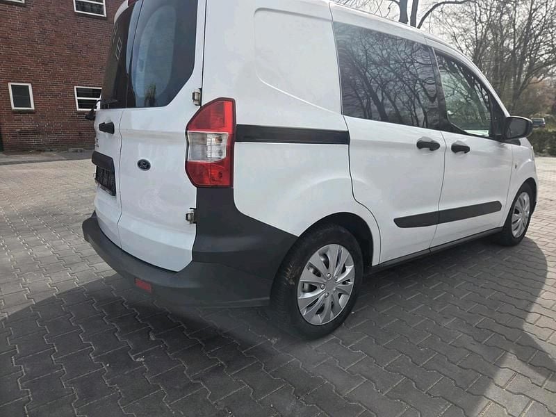 Gebraucht Ford Transit 75 PS (55 kW) 2019 Weiß Van
