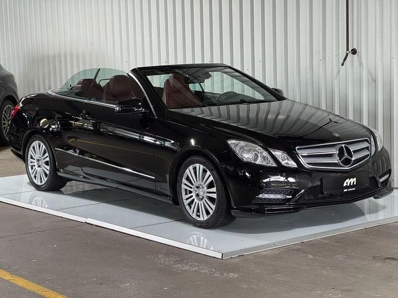 Schwarz Gebraucht 2012 Mercedes E200 Cabrio | 16.900 € (Fairer Preis) - Bild 1/4