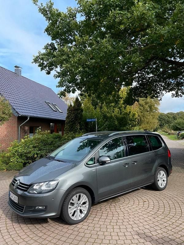 Grau Gebraucht 2013 VW Sharan Van / Kleinbus | 12.399 € (Superpreis) - Bild 1/4