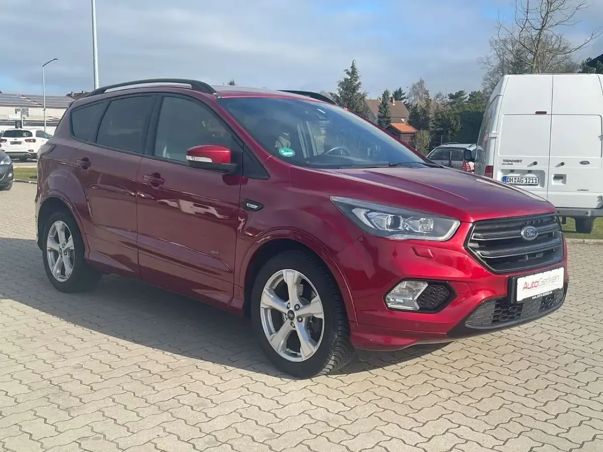 Gebraucht Ford Kuga ST-Line 150 PS (110 kW) 2019 Rubyrot (metallic) metallic SUV