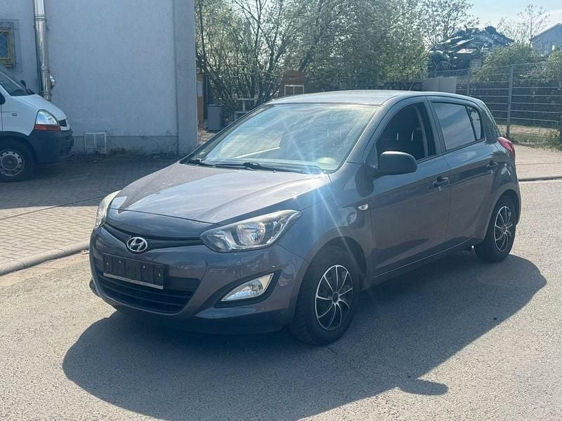 Gebraucht Hyundai i20 Classic 86 PS (63 kW) 2014 Grau Kleinwagen