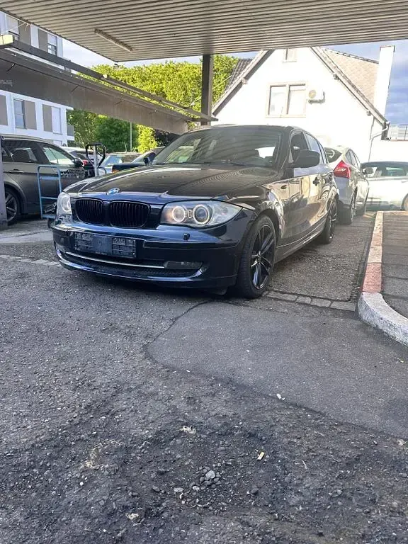 Gebraucht BMW 120 Sport Line 170 PS (125 kW) 2011 Schwarz Kleinwagen