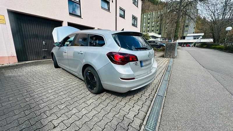 Gebraucht Opel Astra 125 PS (91 kW) 2011 Silber Kombi