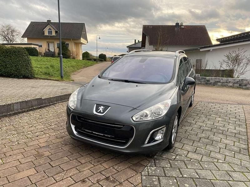 Gebraucht Peugeot 308 SW Family 120 PS (88 kW) 2012 Grau Kombi