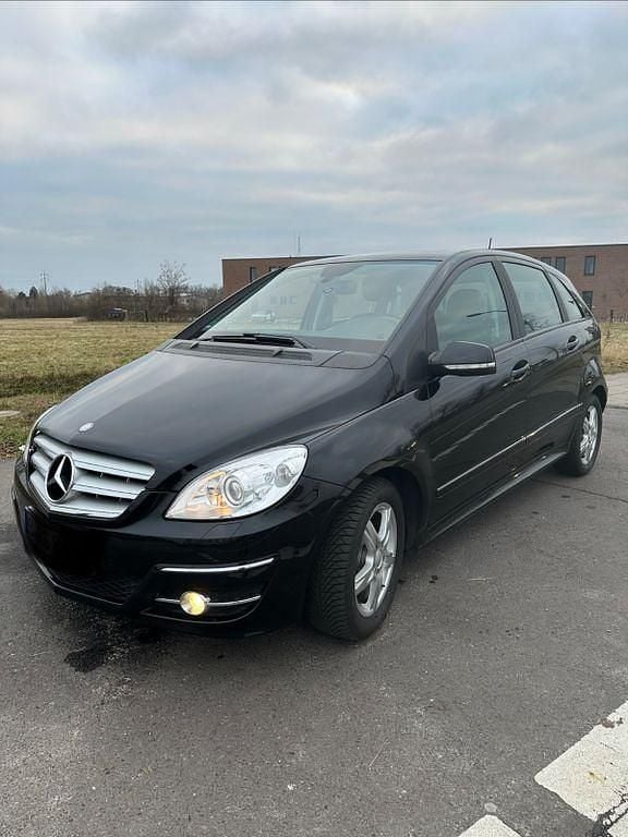 Gebraucht Mercedes B180 116 PS (85 kW) 2011 Schwarz Van / Kleinbus