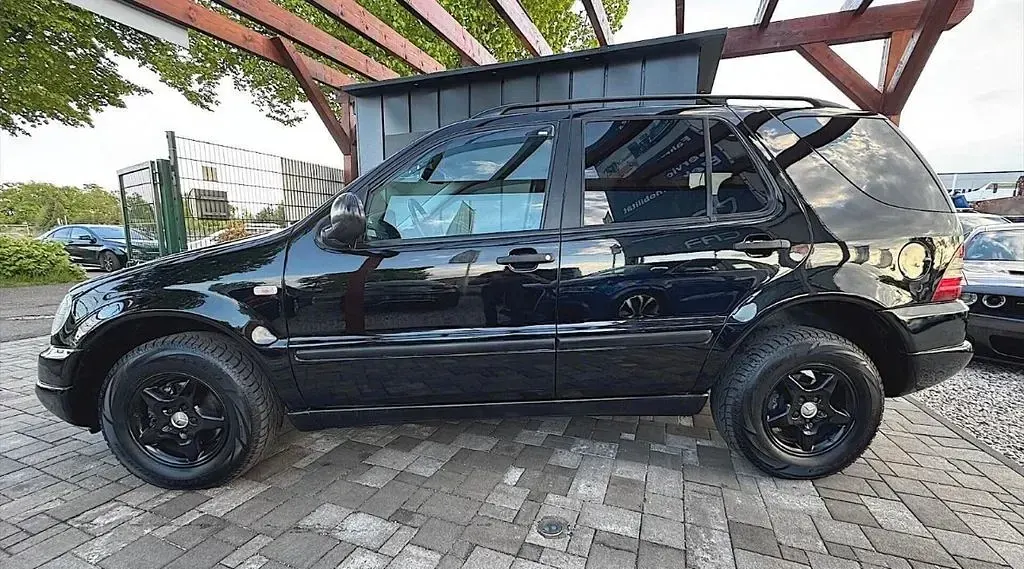 Gebraucht Mercedes ML320 Edition 218 PS (160 kW) 1998 Schwarz SUV