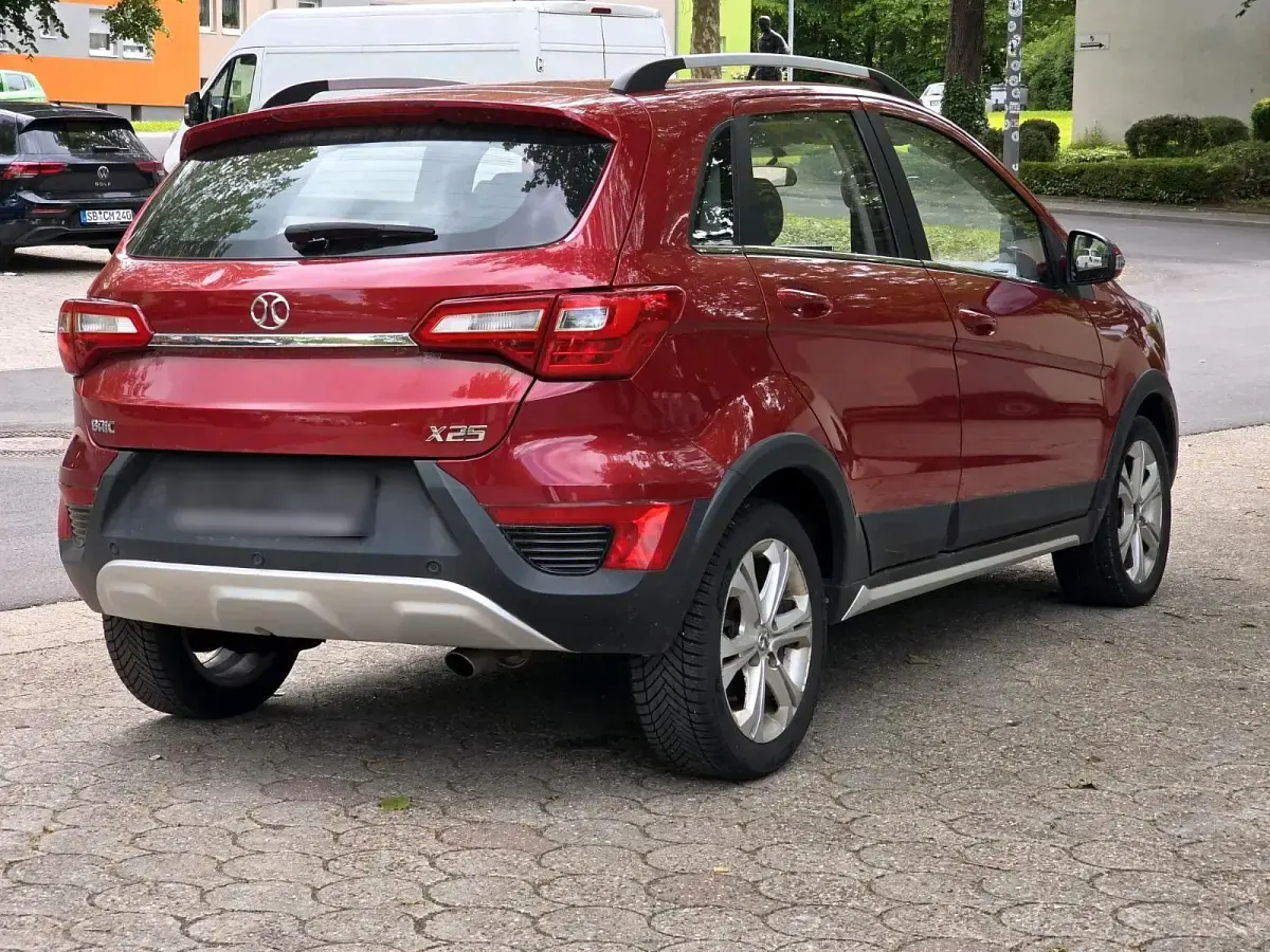 Gebraucht Baic X25 112 PS (82 kW) 2018 Rot Kombi