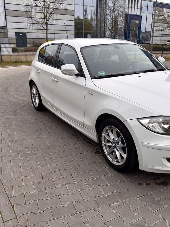 Gebraucht BMW 116 116 PS (85 kW) 2011 Weiß Kleinwagen