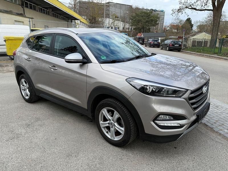 Gebraucht Hyundai Tucson Advantage 132 PS (97 kW) 2017 Gold SUV