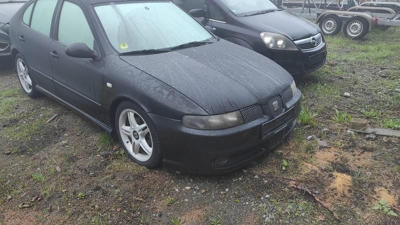 Schwarz Gebraucht 2003 Seat Leon Sport Kleinwagen | 1.999 € (Guter Preis) - Bild 1/4