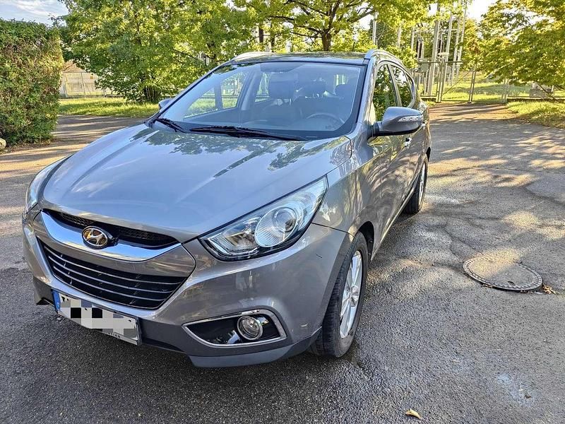 Grau Gebraucht 2012 Hyundai ix35 Premium SUV | 9.999 € (Fairer Preis) - Bild 1/4