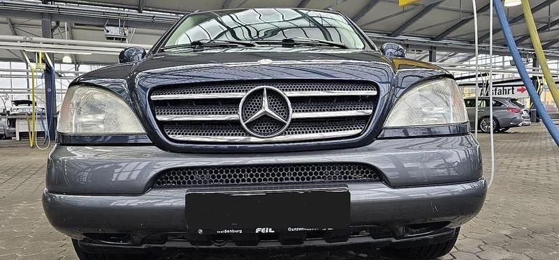Blau Gebraucht 2001 Mercedes ML270 SUV | 7.800 € (Teuer) - Bild 1/4