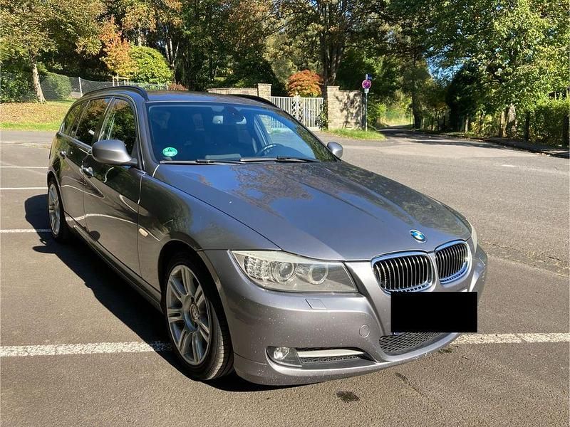 Gebraucht BMW 318 143 PS (105 kW) 2012 Grau Kombi