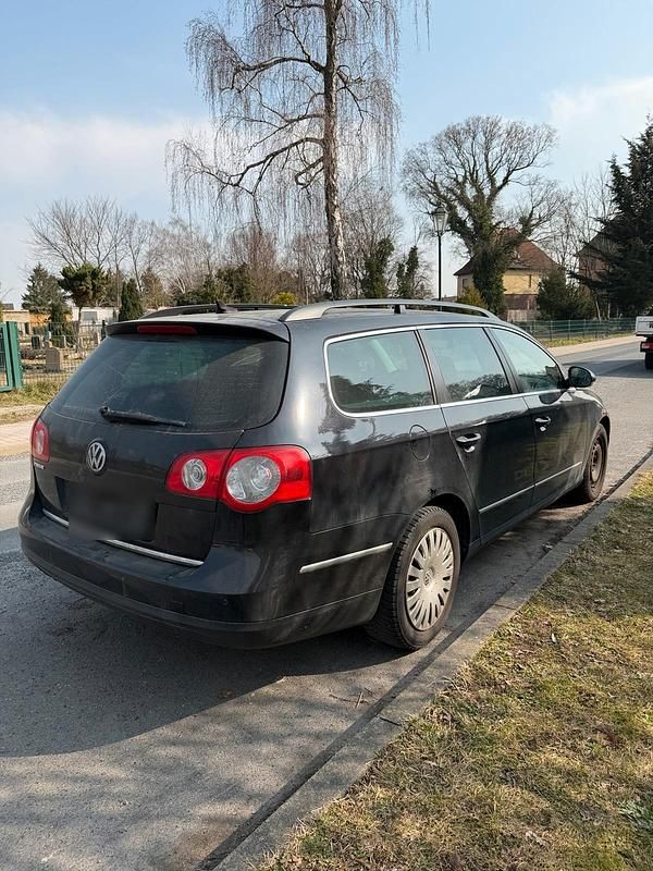 Gebraucht VW Passat 110 PS (80 kW) 2010 Schwarz Kombi