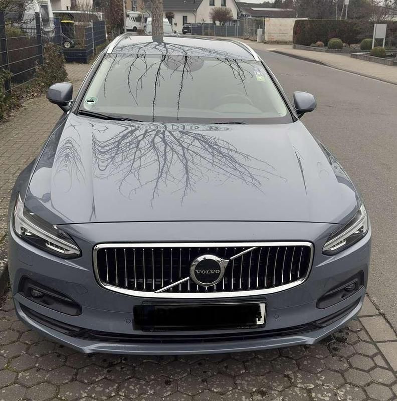 Gebraucht Volvo V90 Momentum 197 PS (144 kW) 2020 Grau Kombi