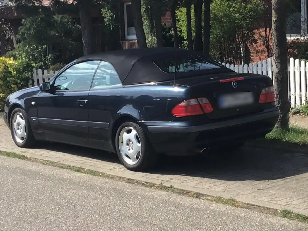Gebraucht Mercedes CLK230 193 PS (141 kW) 1999 Blau Cabrio
