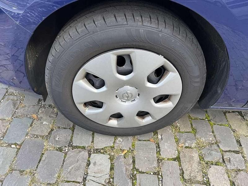 Gebraucht Opel Astra Edition 87 PS (63 kW) 2012 Royal blau Kleinwagen