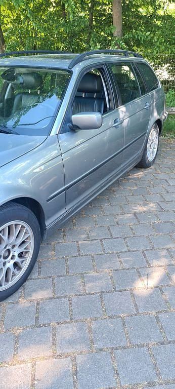Grau Gebraucht 2005 BMW 325 Kombi | 2.250 € (Fairer Preis) - Bild 1/4