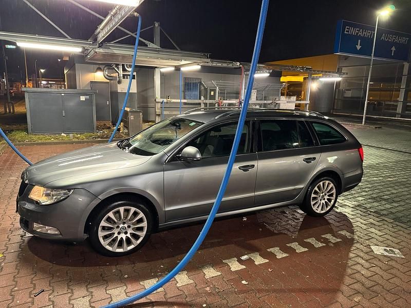 Gebraucht Skoda Superb 170 PS (125 kW) 2014 Grau Kombi