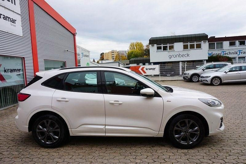 Gebraucht Ford Kuga ST-Line 120 PS (88 kW) 2022 Weiß SUV