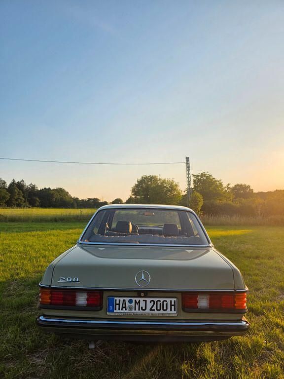 Gebraucht Mercedes 200 109 PS (80 kW) 1983 Grün Limousine