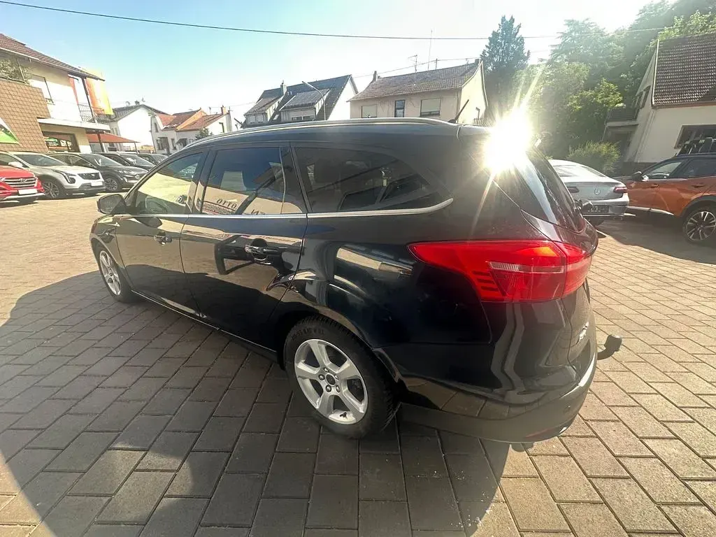 Gebraucht Ford Focus Titanium 120 PS (88 kW) 2017 Schwarz Limousine