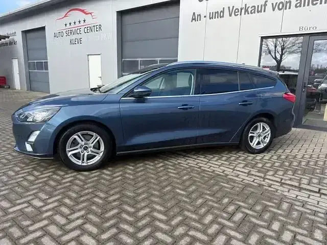 Gebraucht Ford Focus Cool & Connect 136 PS (100 kW) 2020 Blau Limousine