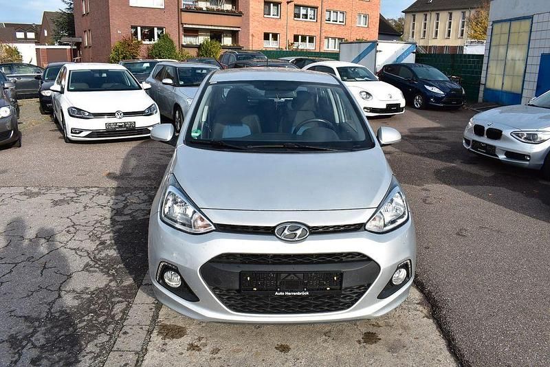 Gebraucht Hyundai i10 Style 87 PS (63 kW) 2016 Silber Kleinwagen