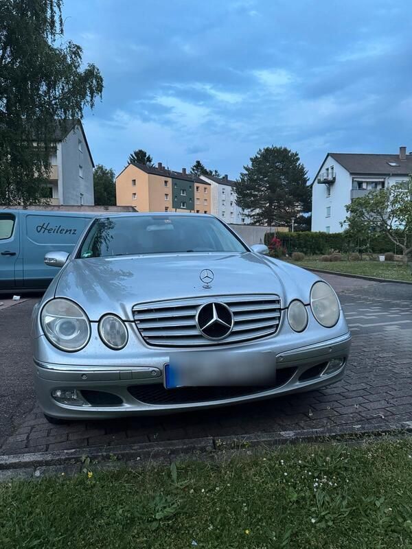 Silber Gebraucht 2002 Mercedes E240 Limousine | 2.000 € (Superpreis) - Bild 1/4