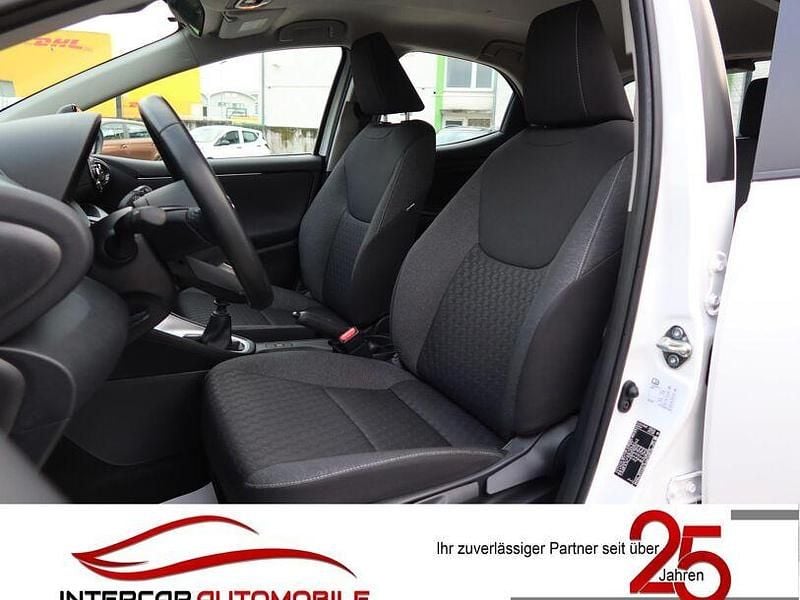 Gebraucht Toyota Yaris Comfort 125 PS (91 kW) 2023 Super white 2 Limousine