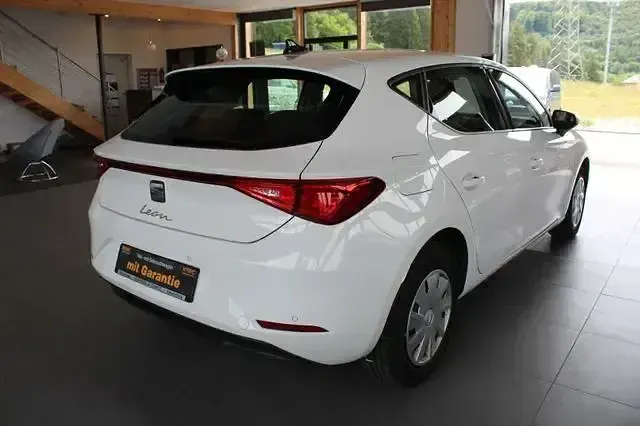 Gebraucht Seat Leon Reference 110 PS (80 kW) 2022 Weiß Limousine