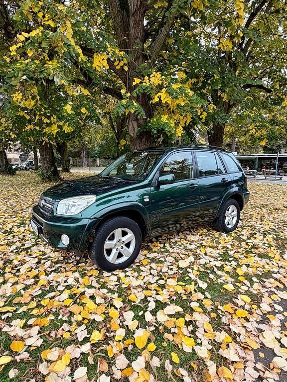 Grün Gebraucht 2004 Toyota RAV4 Executive SUV | 5.500 € (Etwas zu teuer) - Bild 1/4