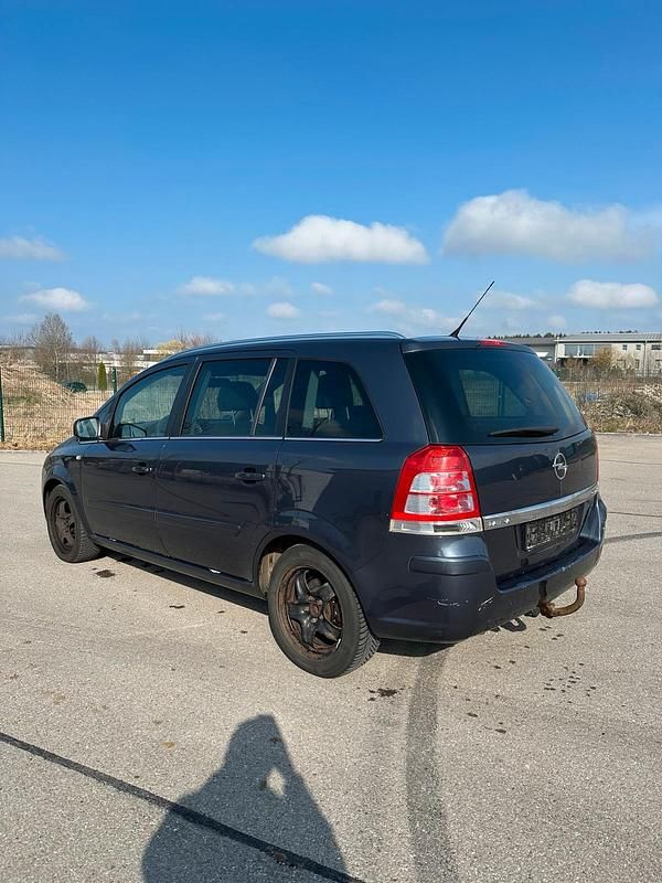 Gebraucht Opel Zafira 116 PS (85 kW) 2011 Van / Kleinbus