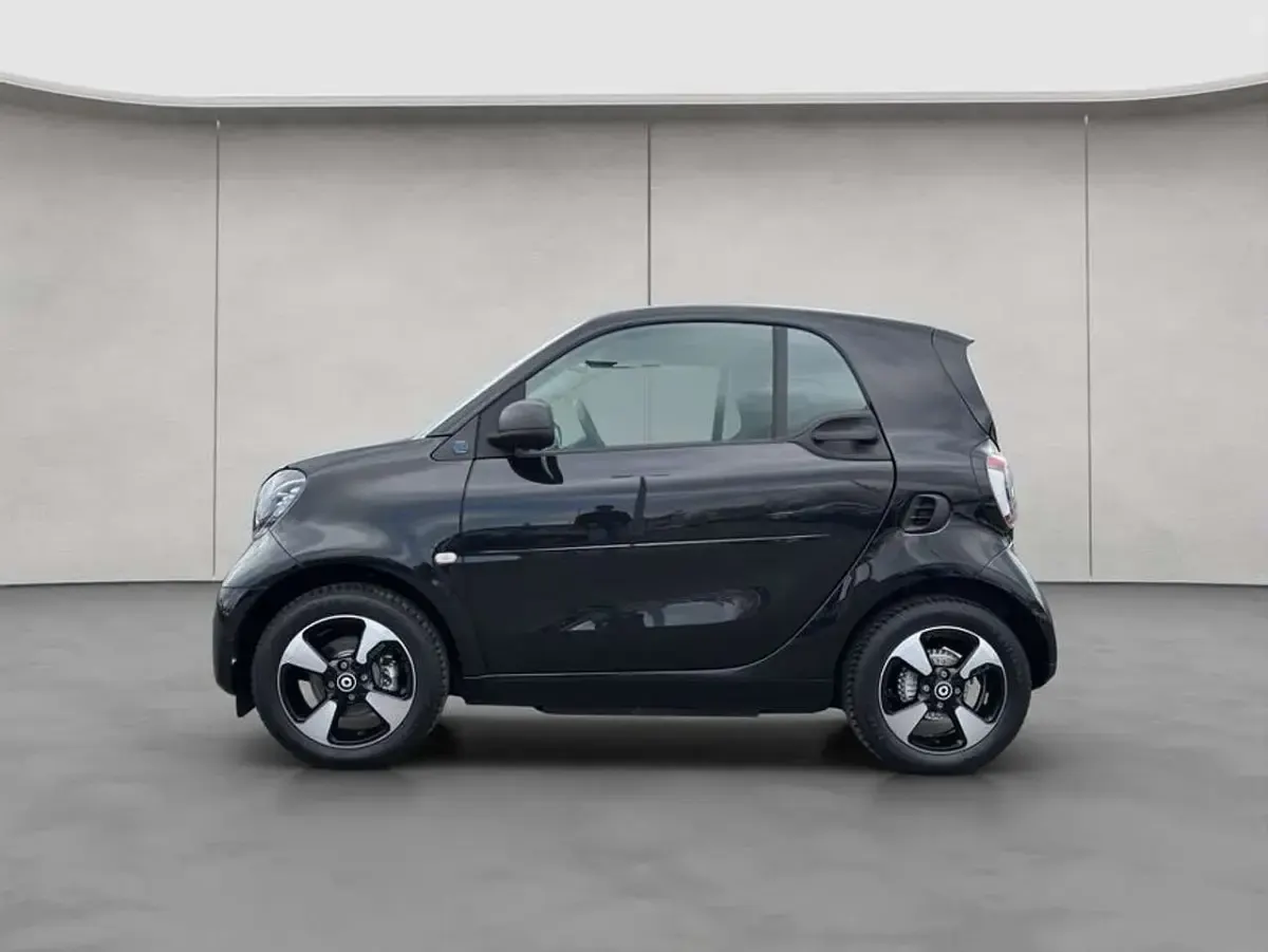 Gebraucht Smart ForTwo Coupé Passion Exclusive 60 kW (82 PS) 2024 Bodypanels in black Kleinwagen