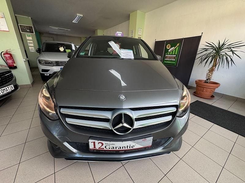 Gebraucht Mercedes B180 Style 122 PS (89 kW) 2016 Grau Van / Kleinbus
