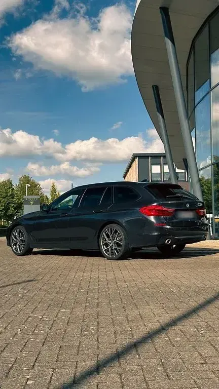 Gebraucht BMW 520 Luxury Line 190 PS (139 kW) 2018 Grau Kombi