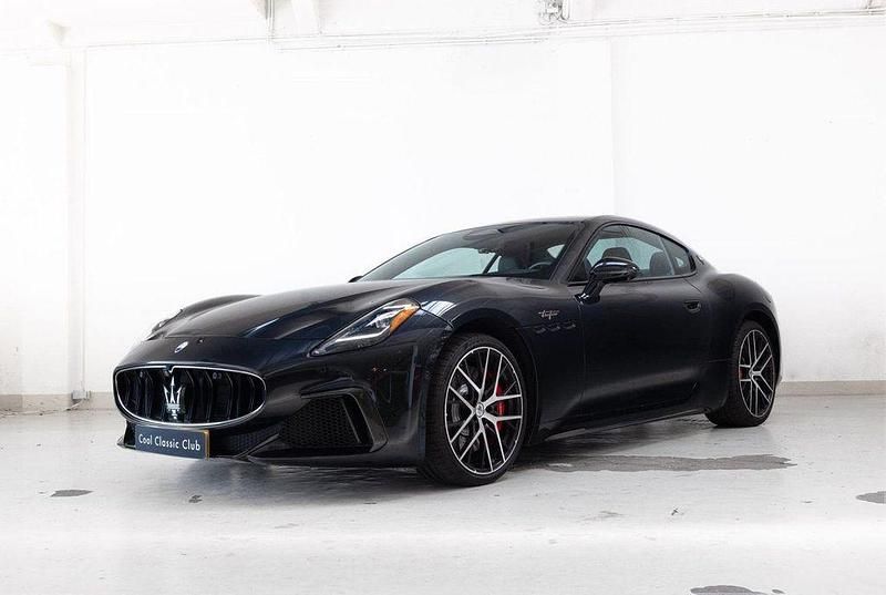 Schwarz Gebraucht 2024 Maserati Granturismo Coupé | 159.896 € (Fairer Preis) - Bild 1/4