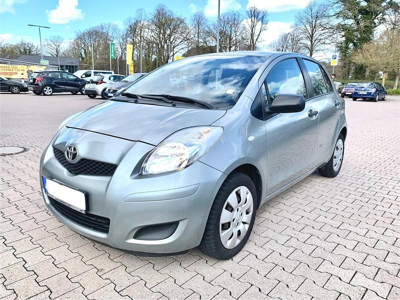 Gebraucht Toyota Yaris 69 PS (50 kW) 2010 Grau Kleinwagen