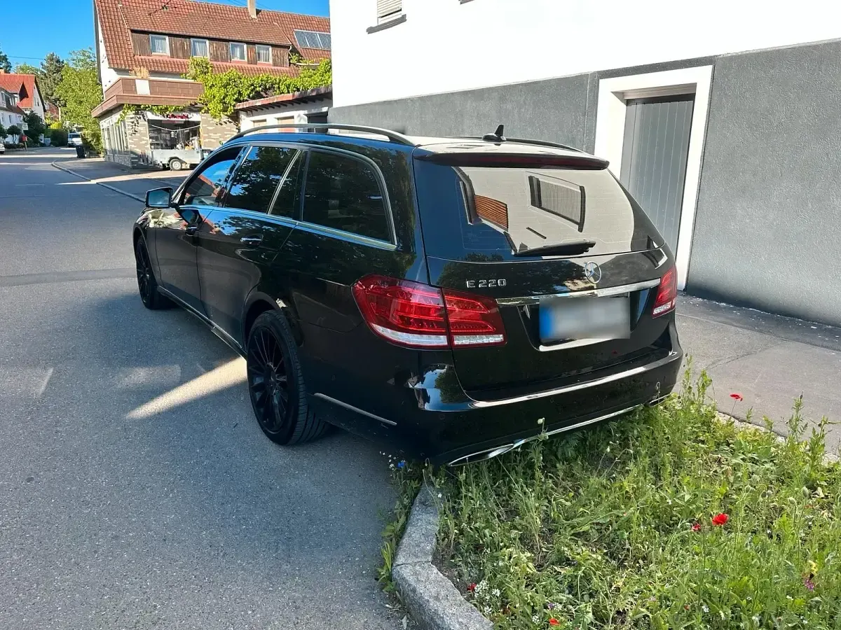 Gebraucht Mercedes E220 170 PS (125 kW) 2013 Schwarz Kombi