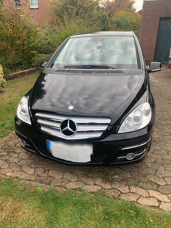 Schwarz Gebraucht 2011 Mercedes B160 Van / Kleinbus | 7.550 € (Etwas zu teuer) - Bild 1/4