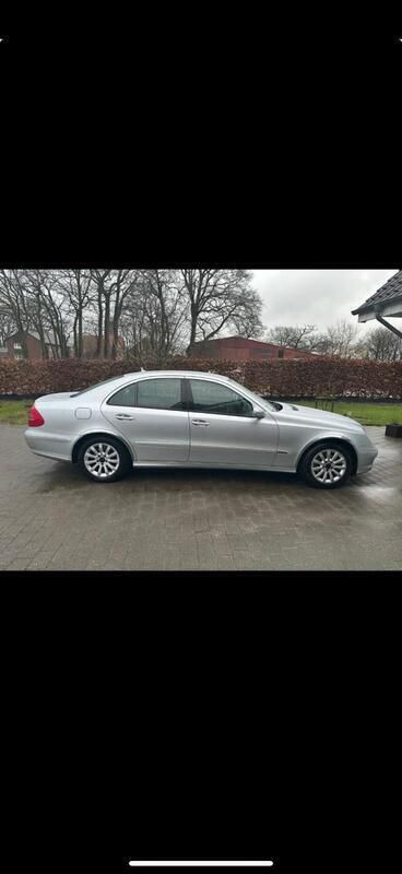 Silber Gebraucht 2008 Mercedes E220 Elegance Limousine | 9.200 € (Teuer) - Bild 1/4