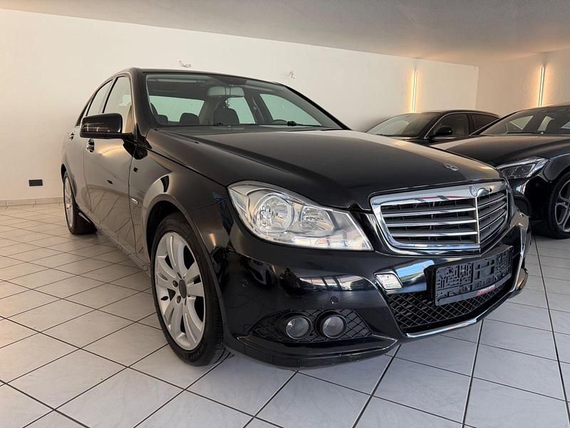 Gebraucht Mercedes C180 156 PS (114 kW) 2011 Schwarz Limousine