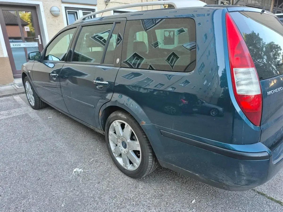 Gebraucht Ford Mondeo 130 PS (95 kW) 2005 Blau Kombi