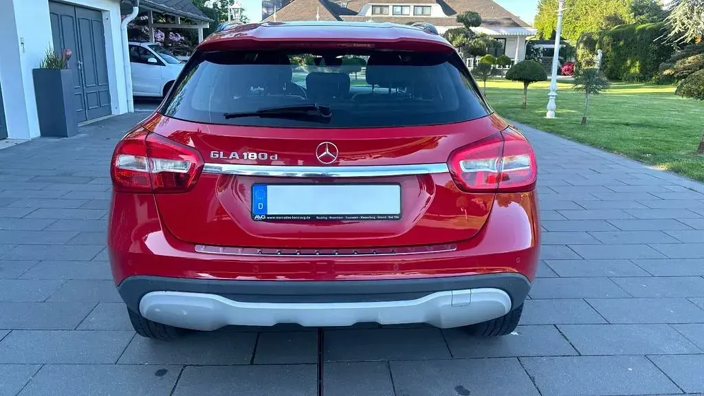 Gebraucht Mercedes GLA180 Style 109 PS (80 kW) 2018 Rot SUV