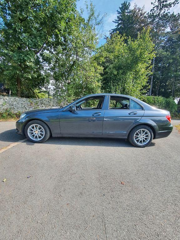 Grau Gebraucht 2014 Mercedes C180 Limousine | 13.900 € (Superpreis) - Bild 1/4