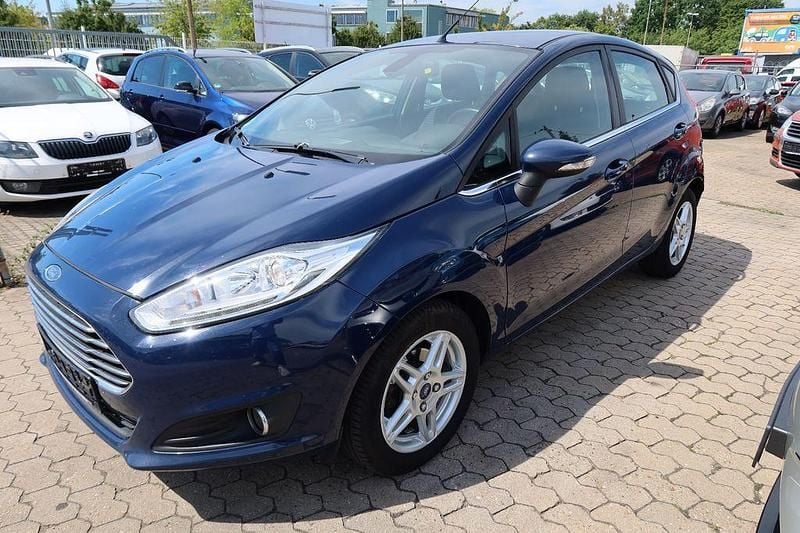 Blau Gebraucht 2013 Ford Fiesta Titanium Kleinwagen | 4.990 € (Teuer) - Bild 1/4