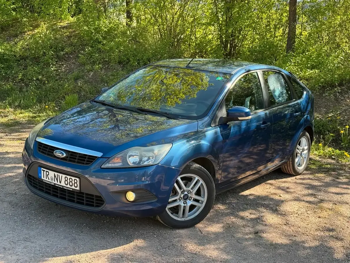 Gebraucht Ford Focus 101 PS (74 kW) 2010 Blau Limousine