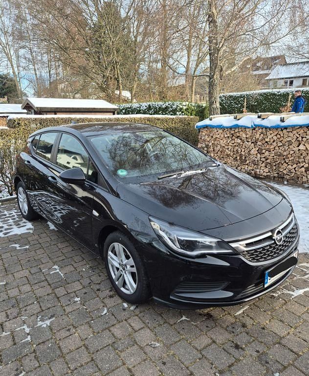 Schwarz Gebraucht 2017 Opel Astra Edition Limousine | 9.900 € (Fairer Preis) - Bild 1/4